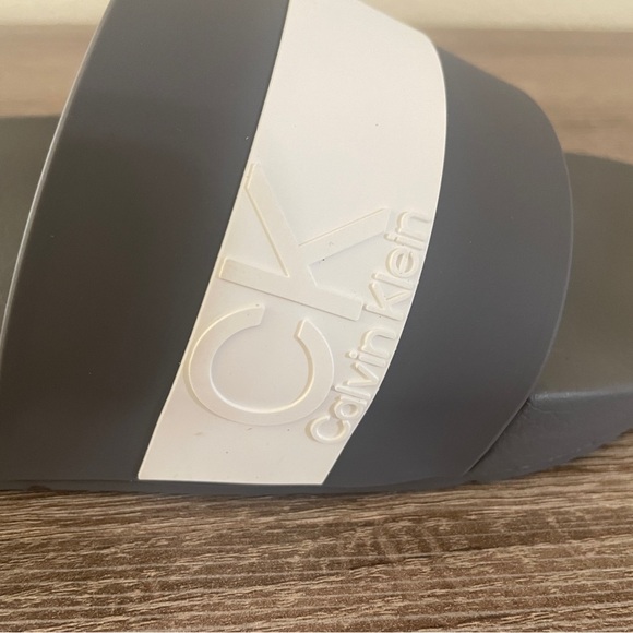🏷️ Calvin Klein Men’s Anshu Slide Sandals–Light Grey–Size 12–Brand New in Box - Picture 3 of 10